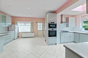 Kitchen/Breakfast Room- click for photo gallery